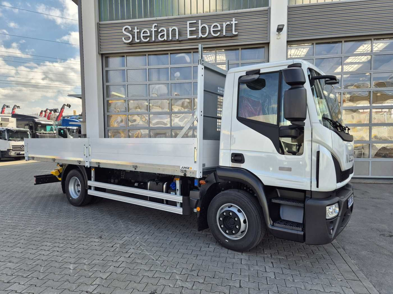 Iveco Eurocargo ML140E25/P 4x2 ACC 4x vorhanden - Бортова вантажівка/ Платформа: фото 4 Iveco Eurocargo ML140E25/P 4x2 ACC 4x vorhanden - Бортова вантажівка/ Платформа: фото 4