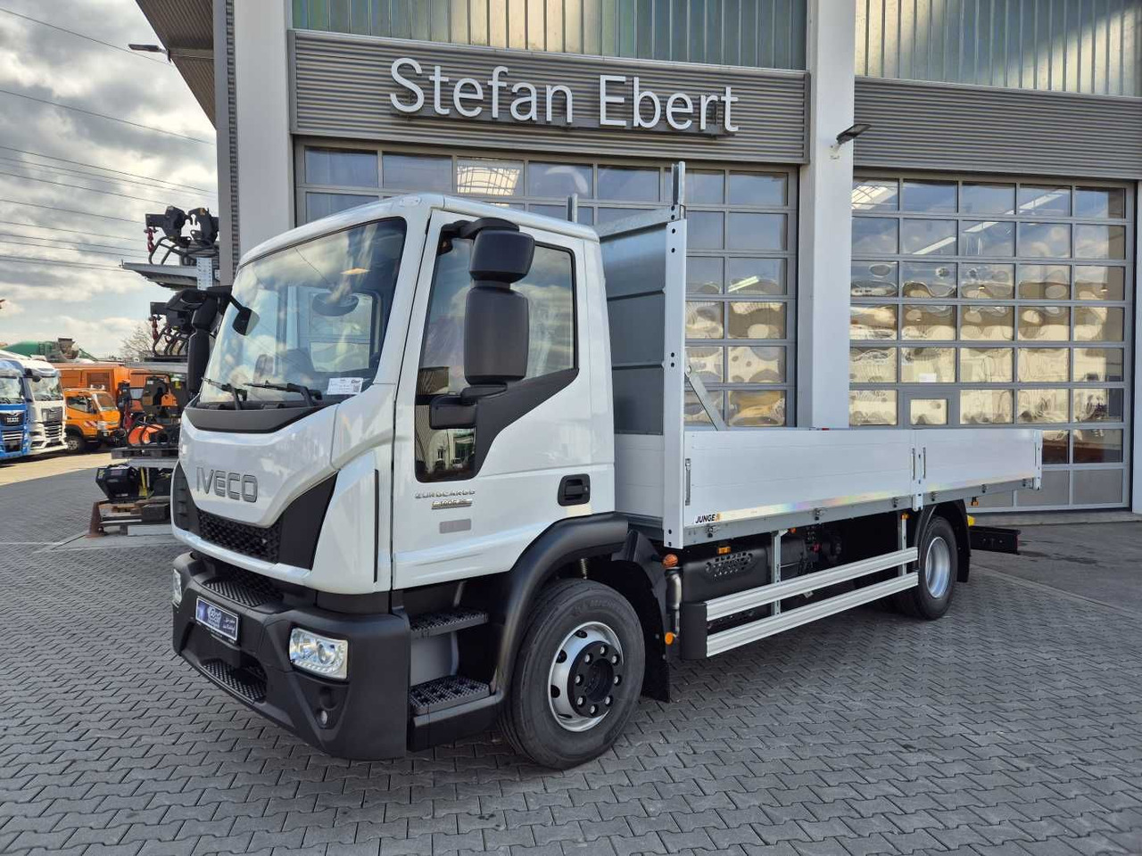 Iveco Eurocargo ML140E25/P 4x2 ACC 4x vorhanden - Бортова вантажівка/ Платформа: фото 1 Iveco Eurocargo ML140E25/P 4x2 ACC 4x vorhanden - Бортова вантажівка/ Платформа: фото 1