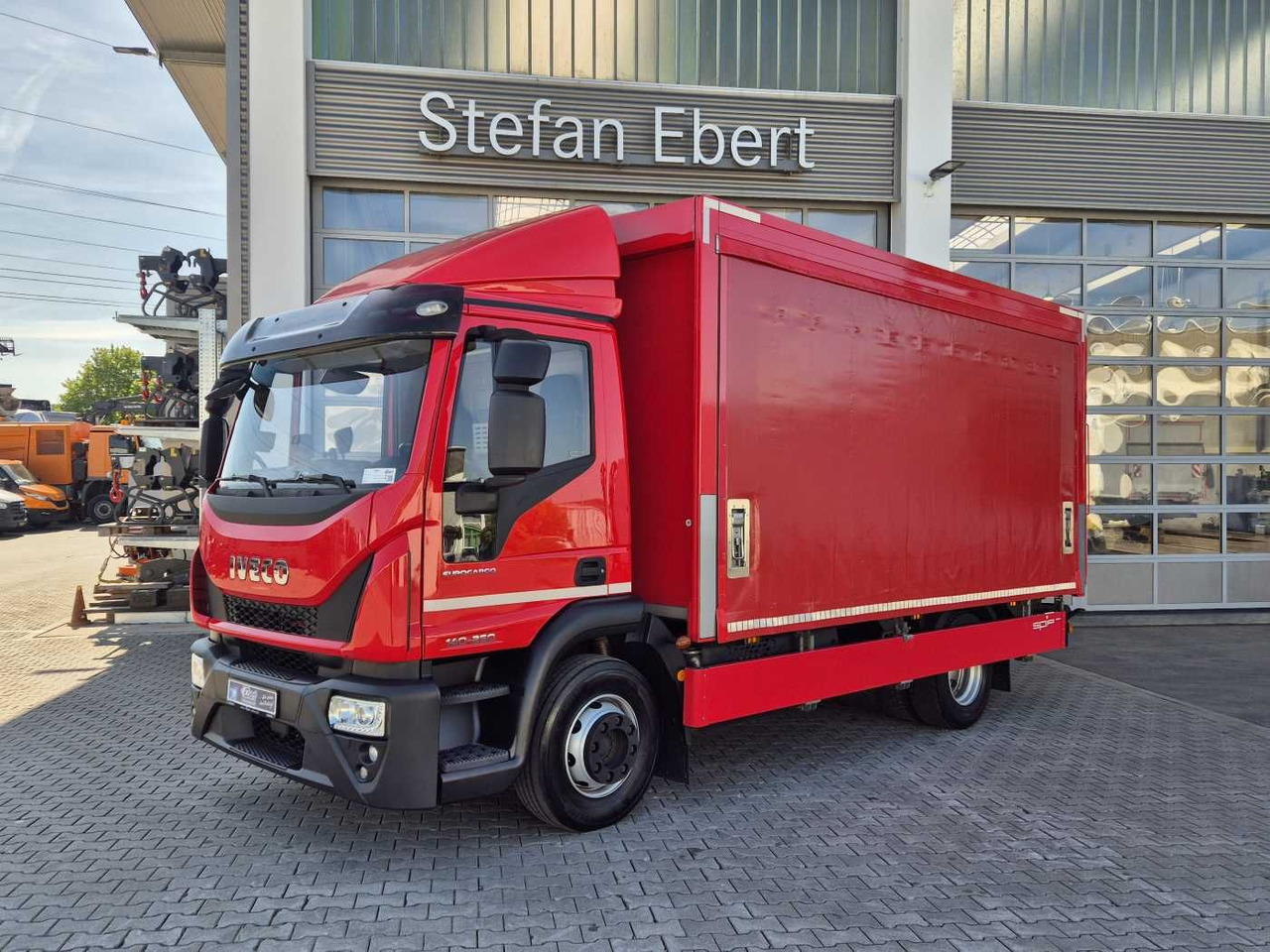 Iveco Eurocargo ML140E25/P Schiebeplanen LBW 1.500kg - Для перевезення напоїв вантажівка: фото 1 Iveco Eurocargo ML140E25/P Schiebeplanen LBW 1.500kg - Для перевезення напоїв вантажівка: фото 1