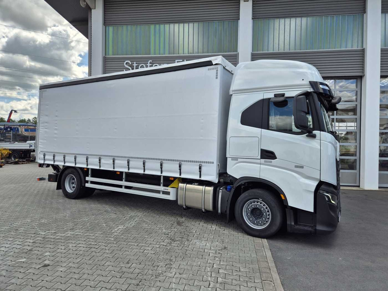 Iveco S-Way AS190S42/P Schiebeplanen LBW 2.000kg AHK - Тентована вантажівка: фото 2 Iveco S-Way AS190S42/P Schiebeplanen LBW 2.000kg AHK - Тентована вантажівка: фото 2