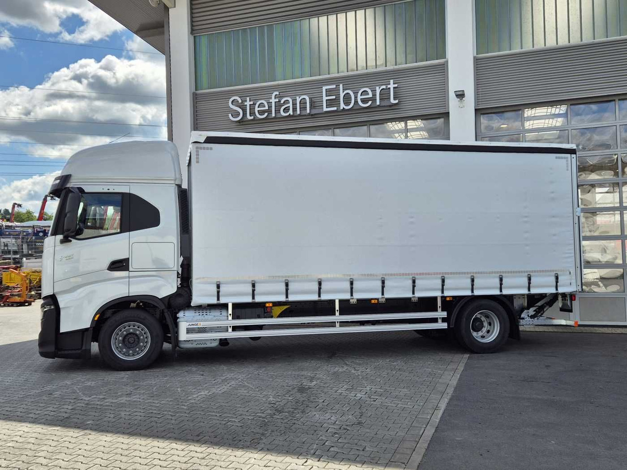 Iveco S-Way AS190S42/P Schiebeplanen LBW 2.000kg AHK - Тентована вантажівка: фото 3 Iveco S-Way AS190S42/P Schiebeplanen LBW 2.000kg AHK - Тентована вантажівка: фото 3