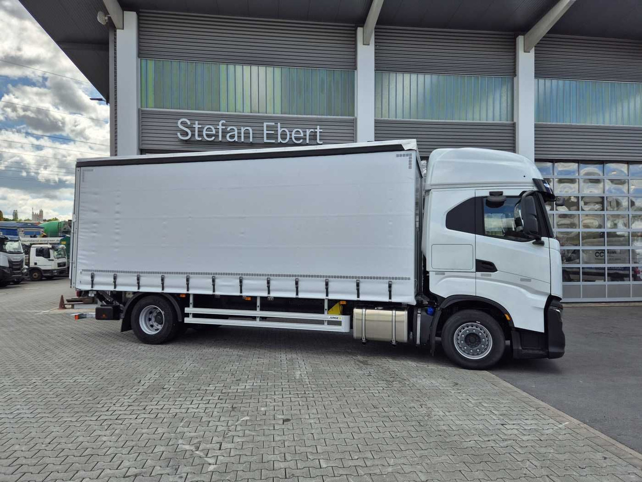 Iveco S-Way AS190S42/P Schiebeplanen LBW 2.000kg AHK - Тентована вантажівка: фото 4 Iveco S-Way AS190S42/P Schiebeplanen LBW 2.000kg AHK - Тентована вантажівка: фото 4