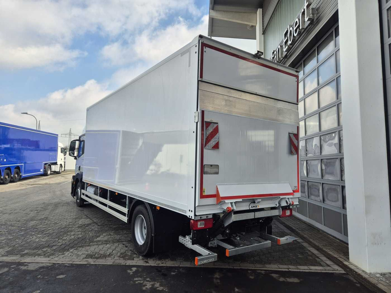 Вантажівка з закритим кузовом Iveco S Way AT190S40/P LBW Tür AHK Navi Bett: фото 6