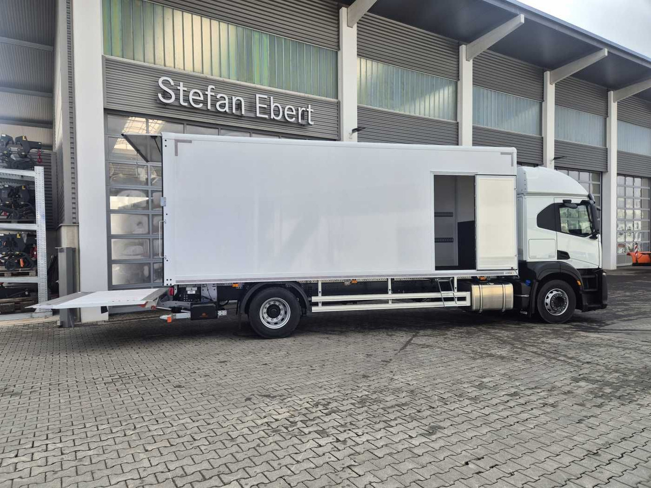 Iveco S Way AT190S40/P LBW Tür AHK Navi Bett - Вантажівка з закритим кузовом: фото 5 Iveco S Way AT190S40/P LBW Tür AHK Navi Bett - Вантажівка з закритим кузовом: фото 5