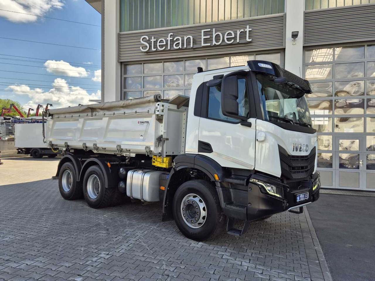 Iveco X-Way AD300X48Z HR 6x4 Intarder Bordmatic Kamera - Самоскид вантажівка: фото 3 Iveco X-Way AD300X48Z HR 6x4 Intarder Bordmatic Kamera - Самоскид вантажівка: фото 3