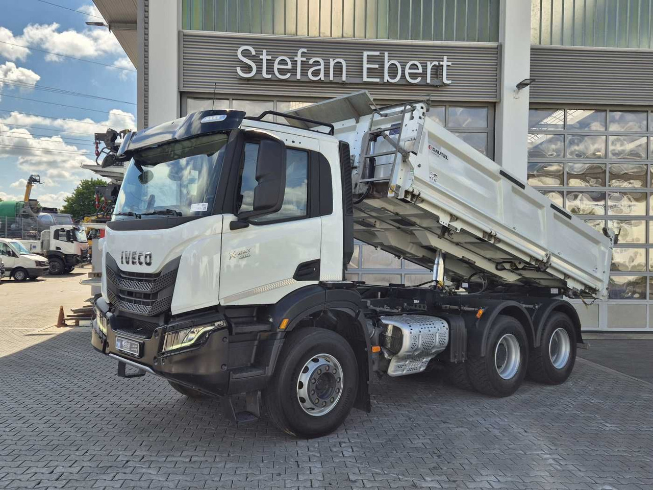 Iveco X-Way AD300X48Z HR 6x4 Intarder Bordmatic Kamera - Самоскид вантажівка: фото 1 Iveco X-Way AD300X48Z HR 6x4 Intarder Bordmatic Kamera - Самоскид вантажівка: фото 1