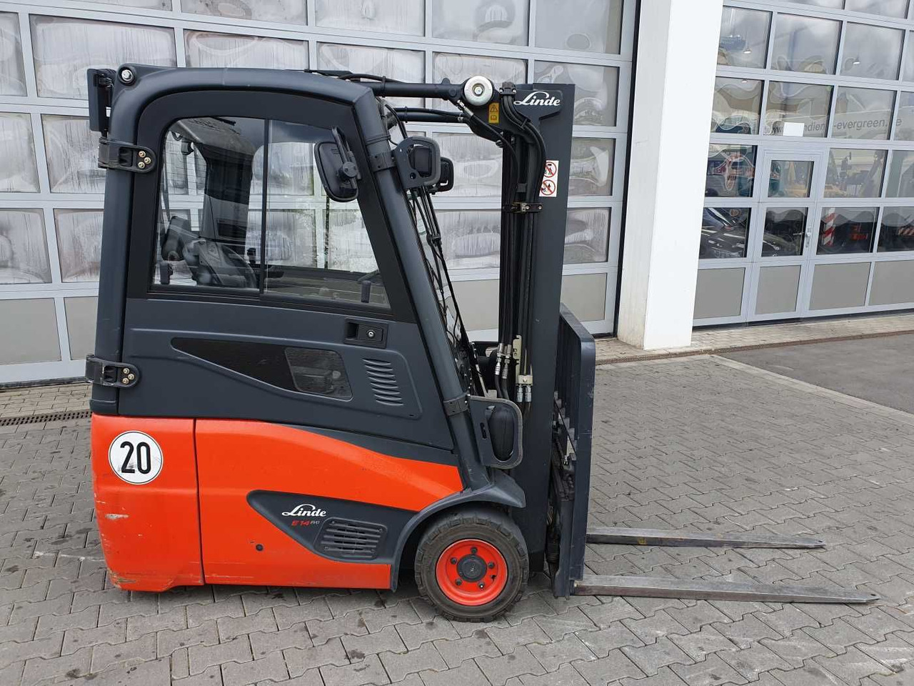 Linde E14 - 02 / Triplex: 4.00m! / SS / nur 1.777h! - Електронавантажувач: фото 2 Linde E14 - 02 / Triplex: 4.00m! / SS / nur 1.777h! - Електронавантажувач: фото 2