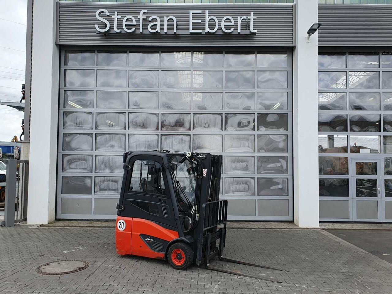 Linde E14 - 02 / Triplex: 4.00m! / SS / nur 2.119h! - Електронавантажувач: фото 1 Linde E14 - 02 / Triplex: 4.00m! / SS / nur 2.119h! - Електронавантажувач: фото 1