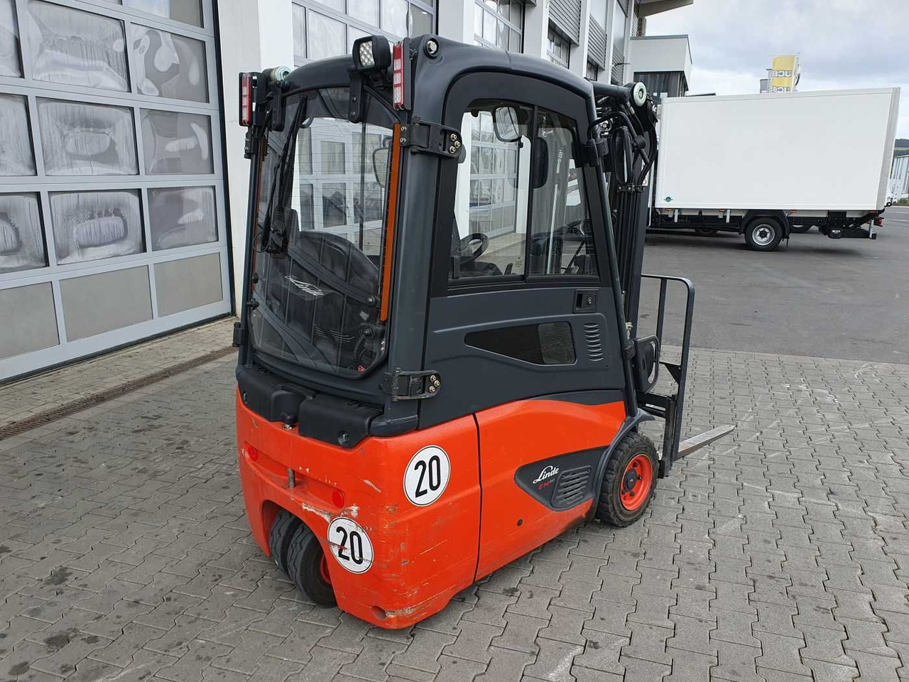 Linde E14 - 02 / Triplex: 4.00m! / SS / nur 2.119h! - Електронавантажувач: фото 4 Linde E14 - 02 / Triplex: 4.00m! / SS / nur 2.119h! - Електронавантажувач: фото 4