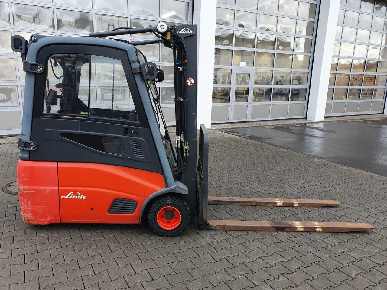 Linde E18 - 01 / Triplex: 4.50m! / SS / nur 5.672h! - Електронавантажувач: фото 3 Linde E18 - 01 / Triplex: 4.50m! / SS / nur 5.672h! - Електронавантажувач: фото 3