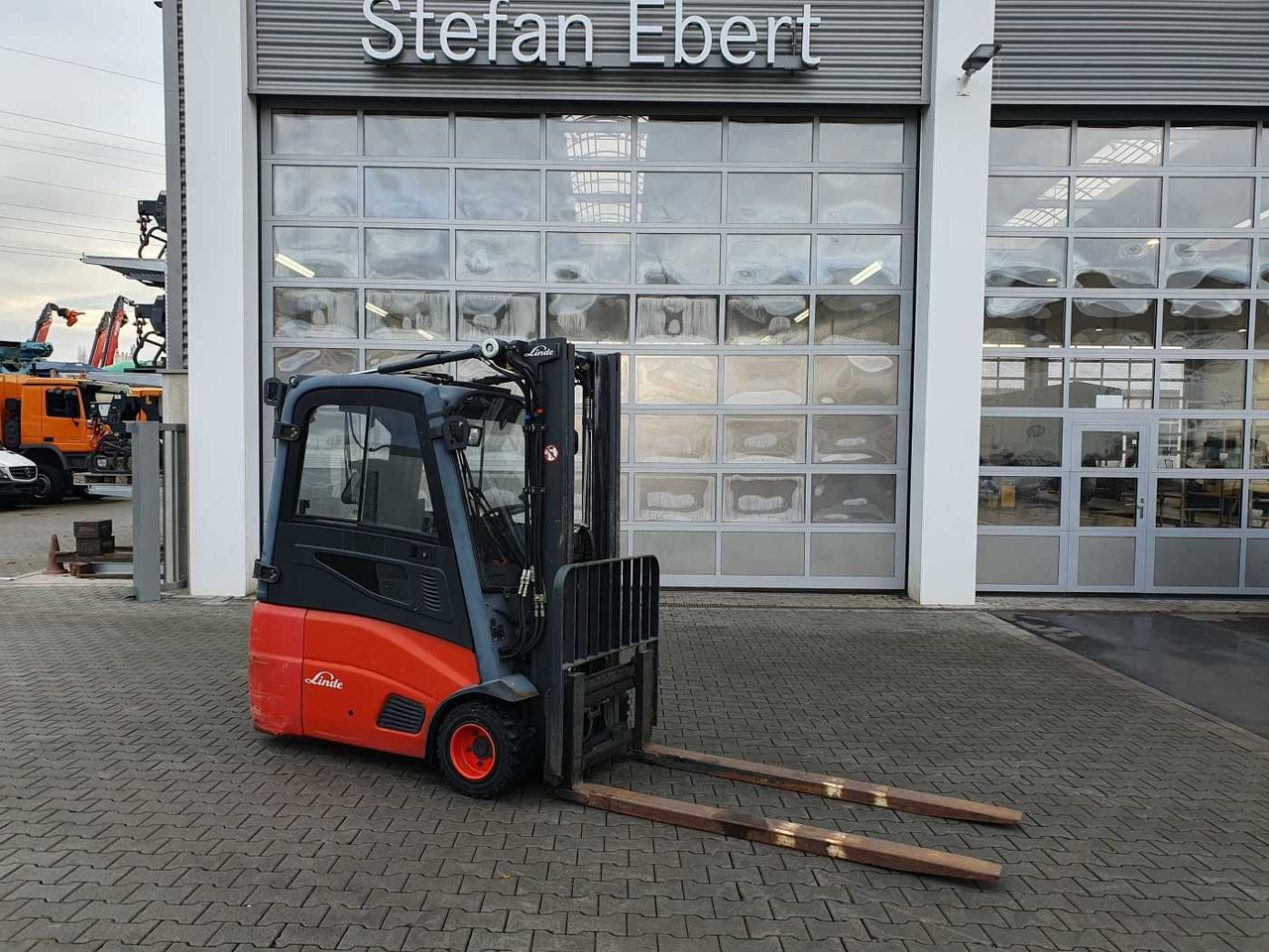 Linde E18 - 01 / Triplex: 4.50m! / SS / nur 5.672h! - Електронавантажувач: фото 1 Linde E18 - 01 / Triplex: 4.50m! / SS / nur 5.672h! - Електронавантажувач: фото 1