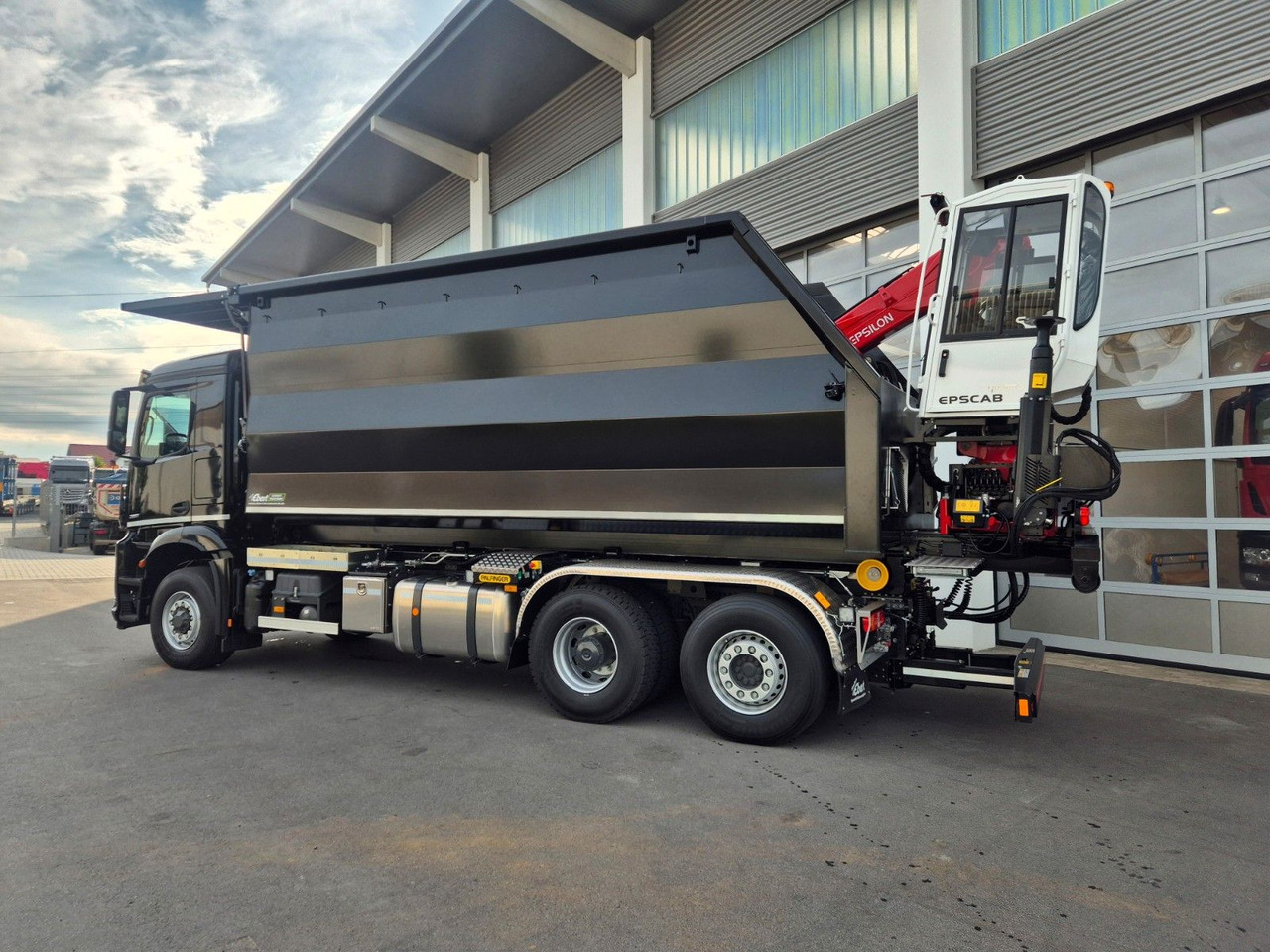 Mercedes-Benz Arocs 2751 6x2 HAD / Abroller EBERT Fällbox Q150 Mercedes-Benz Arocs 2751 6x2 HAD/ Abroller EBERT Forstbox Q150 - Гаковий мультиліфт вантажівка: фото 4 Mercedes-Benz Arocs 2751 6x2 HAD / Abroller EBERT Fällbox Q150 Mercedes-Benz Arocs 2751 6x2 HAD/ Abroller EBERT Forstbox Q150 - Гаковий мультиліфт вантажівка: фото 4