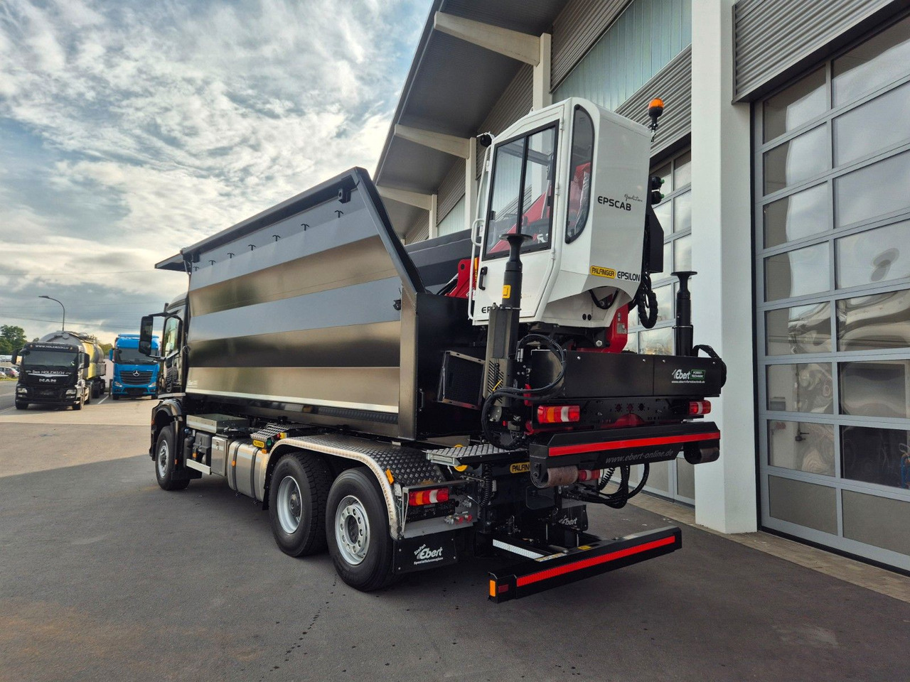 Mercedes-Benz Arocs 2751 6x2 HAD / Abroller EBERT Fällbox Q150 Mercedes-Benz Arocs 2751 6x2 HAD/ Abroller EBERT Forstbox Q150 - Гаковий мультиліфт вантажівка: фото 5 Mercedes-Benz Arocs 2751 6x2 HAD / Abroller EBERT Fällbox Q150 Mercedes-Benz Arocs 2751 6x2 HAD/ Abroller EBERT Forstbox Q150 - Гаковий мультиліфт вантажівка: фото 5