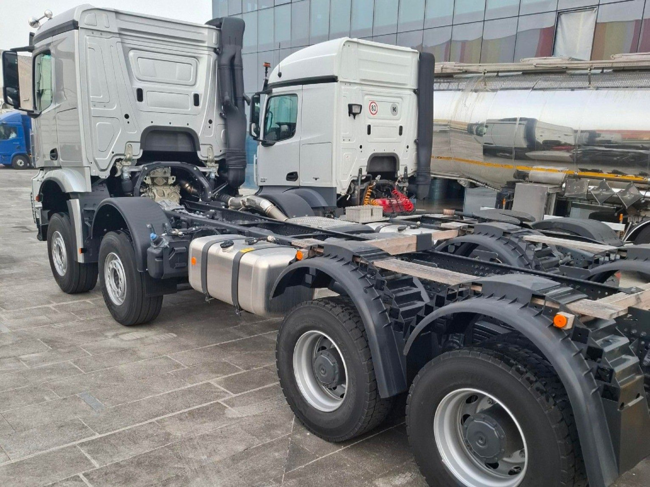 Mercedes-Benz Arocs 4153 8x4 Fahrgestell - Вантажівка шасі: фото 3 Mercedes-Benz Arocs 4153 8x4 Fahrgestell - Вантажівка шасі: фото 3