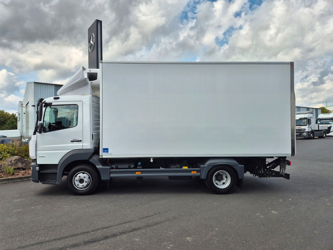 Mercedes-Benz Atego 818 L Kühlkoffer + LBW Carrier Xarios 6 - Фургон-рефрижератор: фото 5 Mercedes-Benz Atego 818 L Kühlkoffer + LBW Carrier Xarios 6 - Фургон-рефрижератор: фото 5