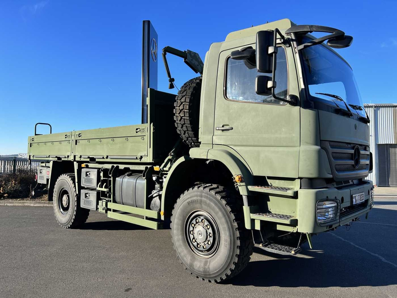 Mercedes-Benz Axor 1829 A 4x4 Pritsche - Бортова вантажівка/ Платформа: фото 3 Mercedes-Benz Axor 1829 A 4x4 Pritsche - Бортова вантажівка/ Платформа: фото 3