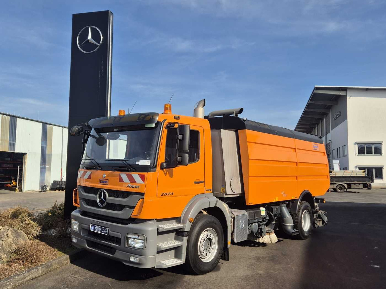 Mercedes-Benz Axor 2024 L Schmidt Airportsweeper AS 990 - Підмітально-прибиральна машина: фото 1 Mercedes-Benz Axor 2024 L Schmidt Airportsweeper AS 990 - Підмітально-прибиральна машина: фото 1