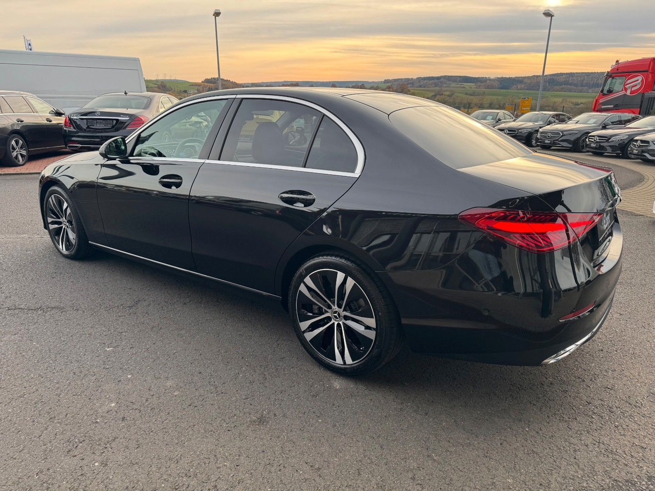 Mercedes-Benz C 220d Avantgarde+Pano+HUD+RFK+TotW+AmbiPrem - Седан: фото 4 Mercedes-Benz C 220d Avantgarde+Pano+HUD+RFK+TotW+AmbiPrem - Седан: фото 4