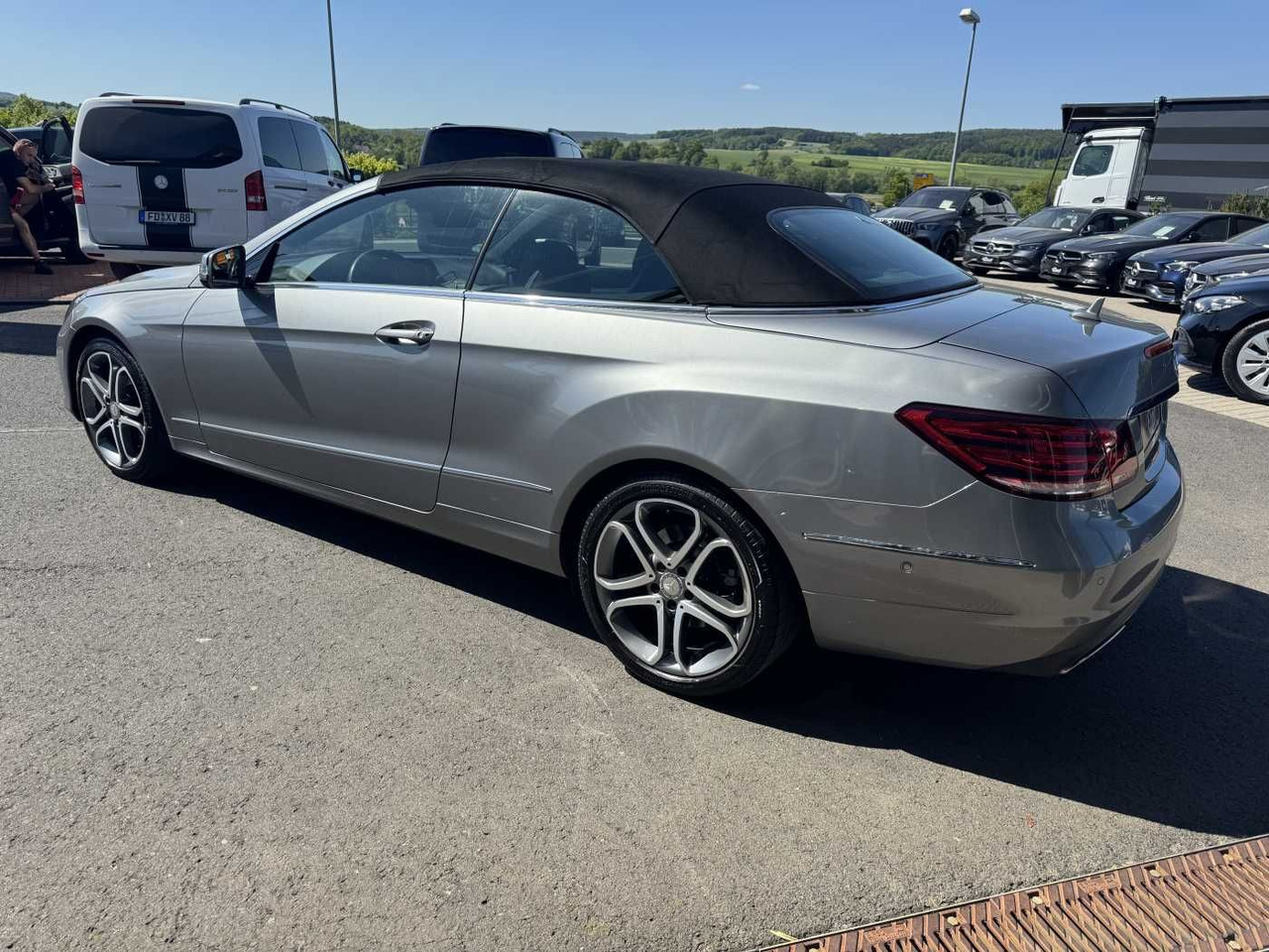 Mercedes-Benz E 300 Cabrio Sportpaket+Distr+Airscarf+SItzKlima - Легковий автомобіль: фото 3 Mercedes-Benz E 300 Cabrio Sportpaket+Distr+Airscarf+SItzKlima - Легковий автомобіль: фото 3