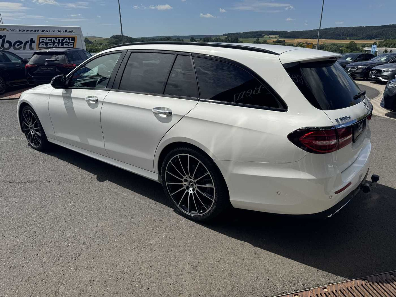 Mercedes-Benz E 300d 4M AMG+Pano+Burm+AHK+360+HUD+ - Легковий автомобіль: фото 3 Mercedes-Benz E 300d 4M AMG+Pano+Burm+AHK+360+HUD+ - Легковий автомобіль: фото 3