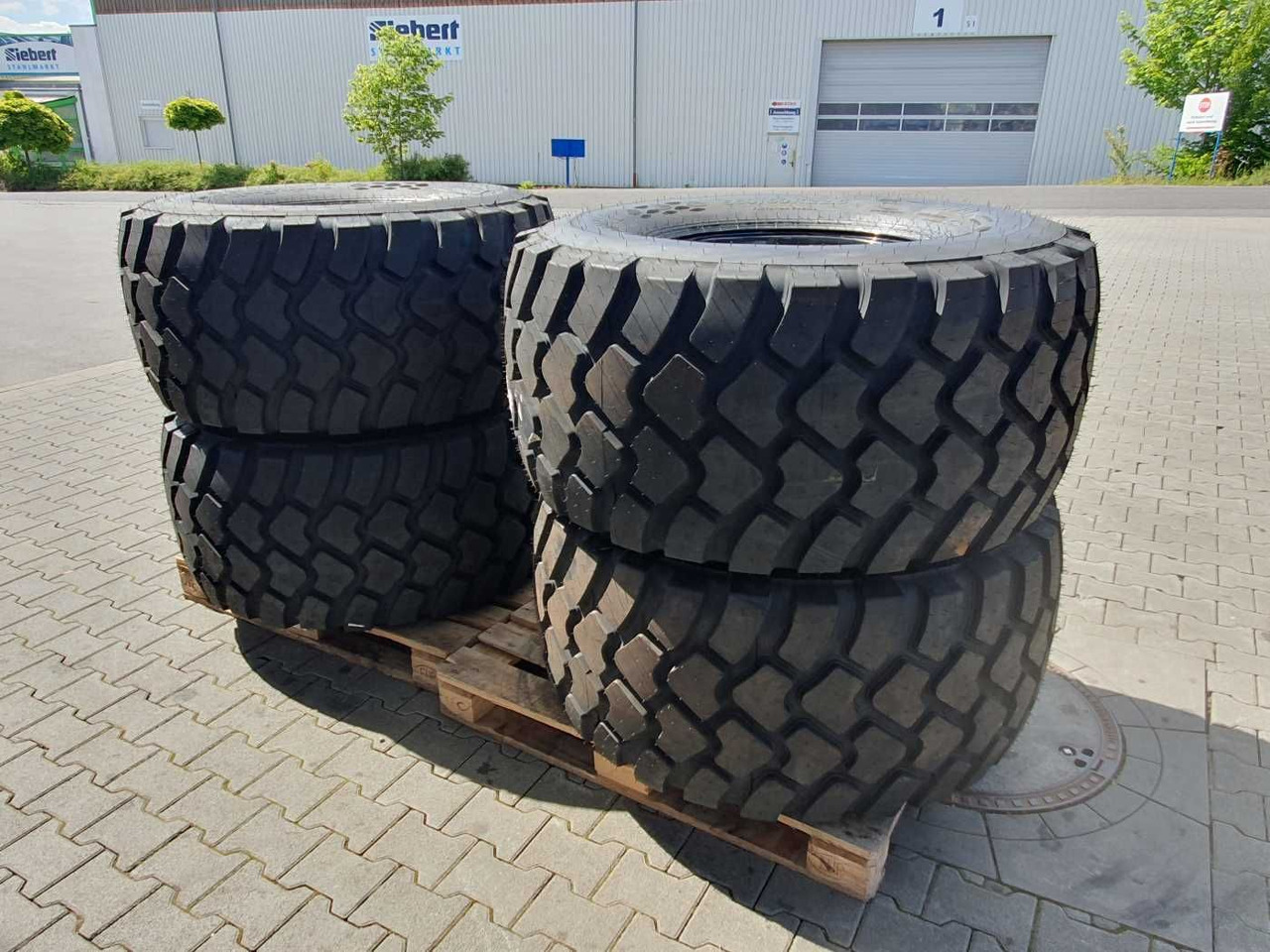 Mercedes-Benz Radlader Reifen mit Felge / NEU / lagernd - Колесо в категорії Сільськогосподарська техніка: фото 5 Mercedes-Benz Radlader Reifen mit Felge / NEU / lagernd - Колесо в категорії Сільськогосподарська техніка: фото 5