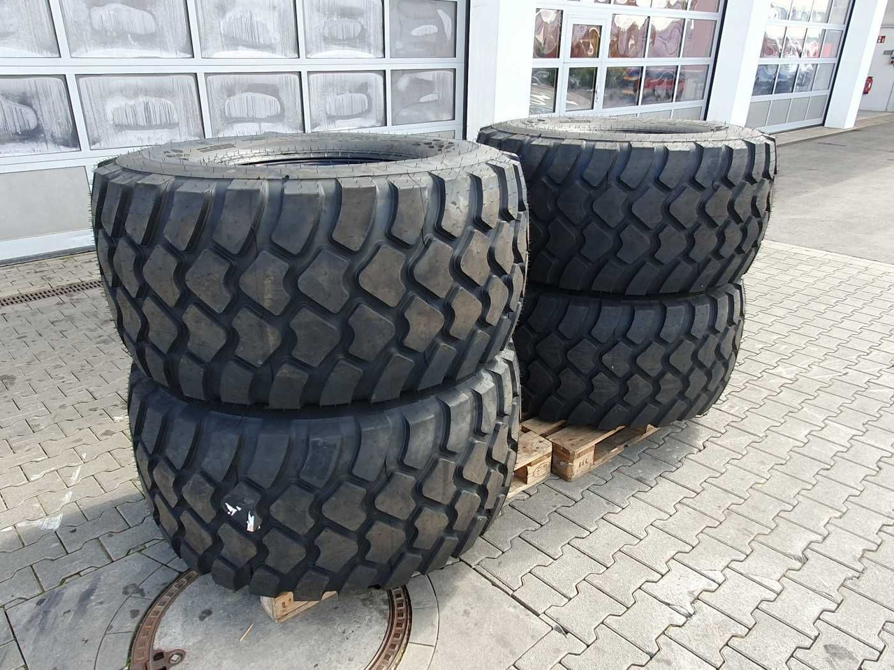 Mercedes-Benz Radlader Reifen mit Felge / NEU / lagernd - Колесо в категорії Сільськогосподарська техніка: фото 3 Mercedes-Benz Radlader Reifen mit Felge / NEU / lagernd - Колесо в категорії Сільськогосподарська техніка: фото 3