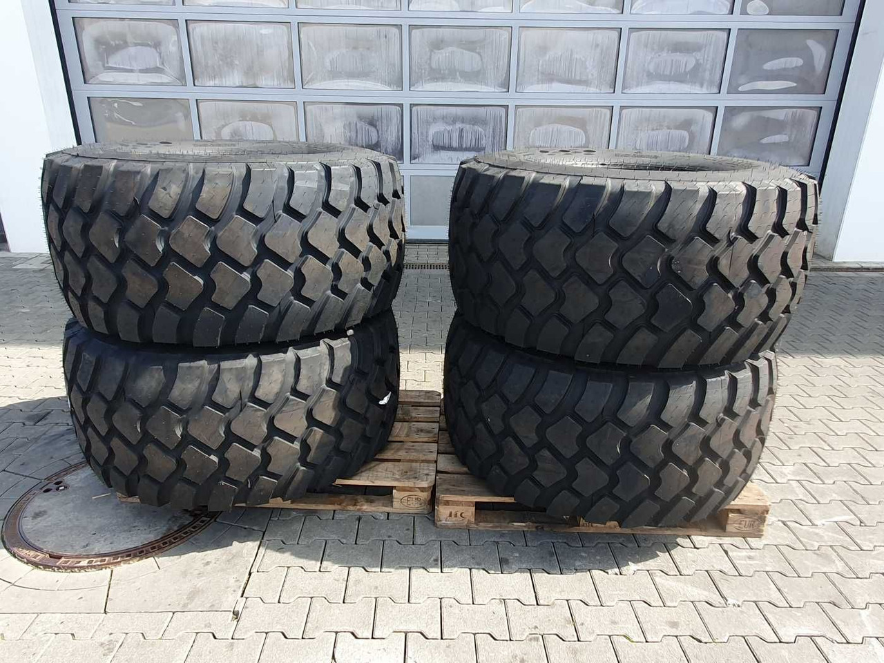 Mercedes-Benz Radlader Reifen mit Felge / NEU / lagernd - Колесо в категорії Сільськогосподарська техніка: фото 2 Mercedes-Benz Radlader Reifen mit Felge / NEU / lagernd - Колесо в категорії Сільськогосподарська техніка: фото 2