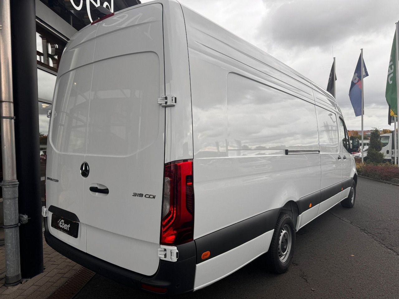 Mercedes-Benz Sprinter 319 CDI Extralang DISTRONIC Kamera LED - Суцільнометалевий фургон: фото 4 Mercedes-Benz Sprinter 319 CDI Extralang DISTRONIC Kamera LED - Суцільнометалевий фургон: фото 4