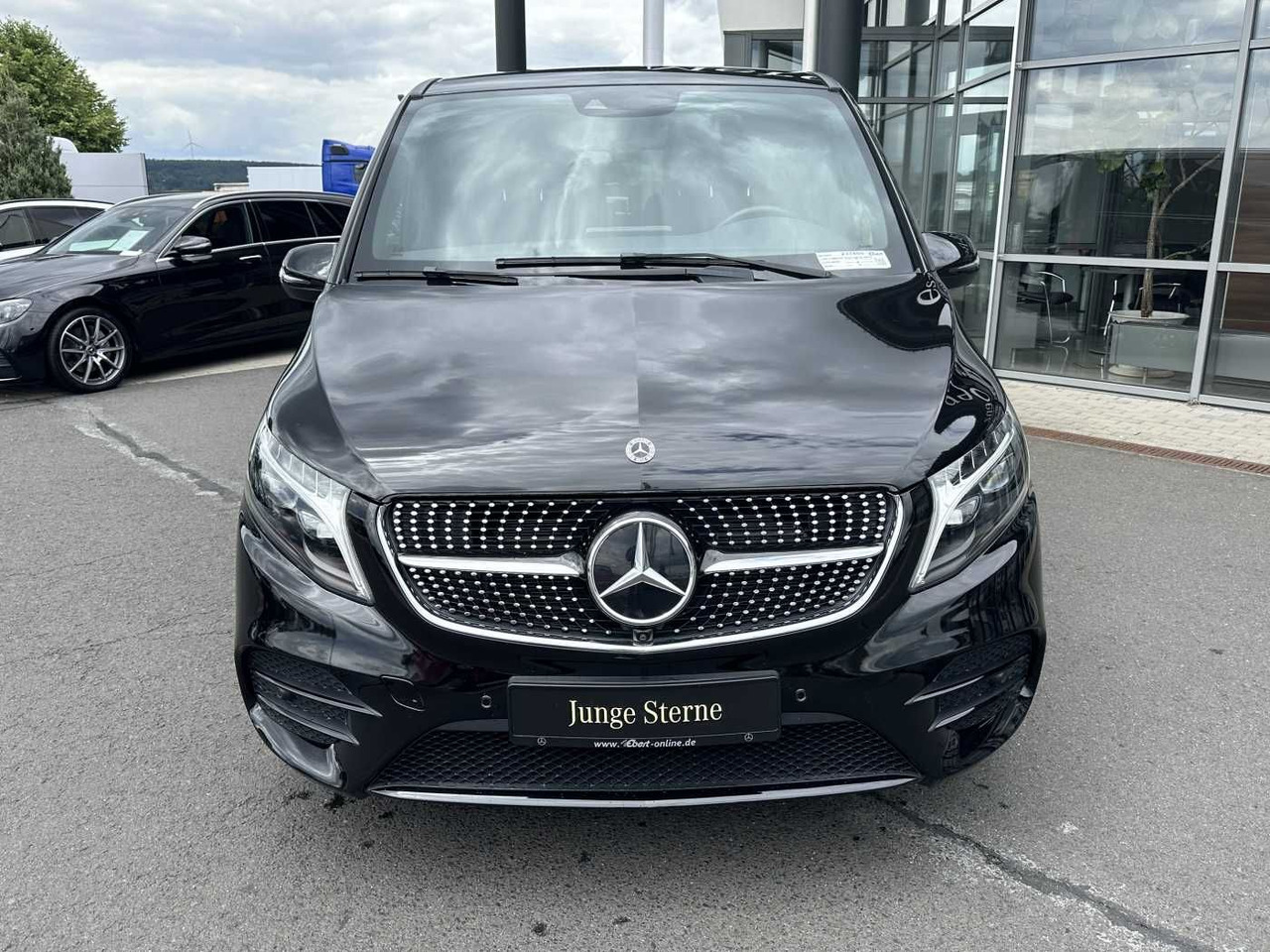 Mercedes-Benz V 300 d 4MATIC EXCLUSIVE AMG Panorama DISTRONIC - Легковий автомобіль: фото 2 Mercedes-Benz V 300 d 4MATIC EXCLUSIVE AMG Panorama DISTRONIC - Легковий автомобіль: фото 2