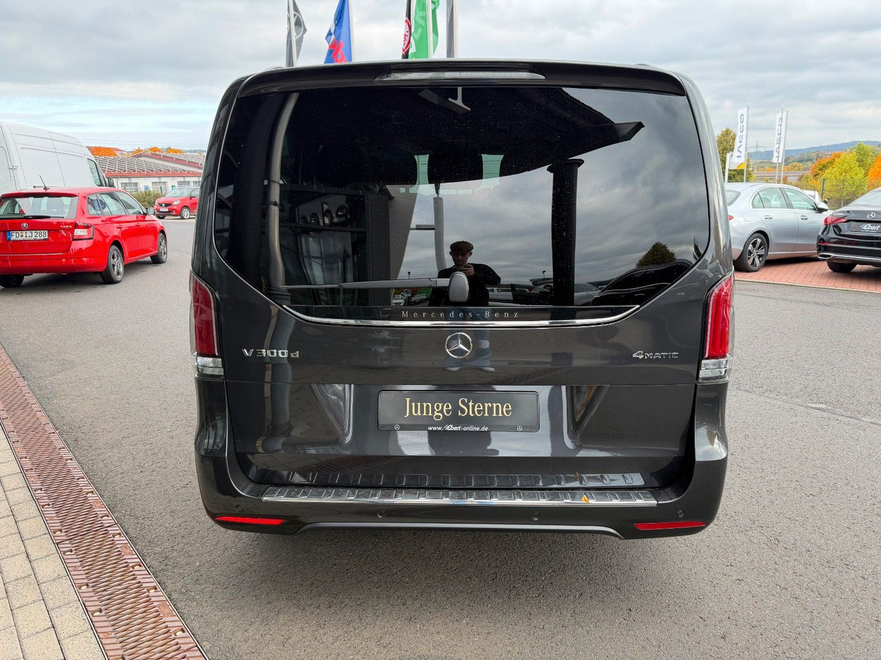 Mercedes-Benz V 300 d 4MATIC EXCLUSIVE AMG Panorama Standheiz - Пасажирський фургон: фото 5 Mercedes-Benz V 300 d 4MATIC EXCLUSIVE AMG Panorama Standheiz - Пасажирський фургон: фото 5