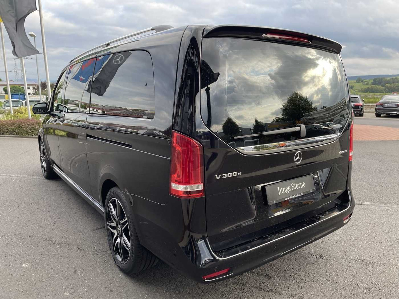 Mercedes-Benz V 300 d AVA 4MATIC AMG Kühlschrank AIRMATIC - Універсал: фото 3 Mercedes-Benz V 300 d AVA 4MATIC AMG Kühlschrank AIRMATIC - Універсал: фото 3