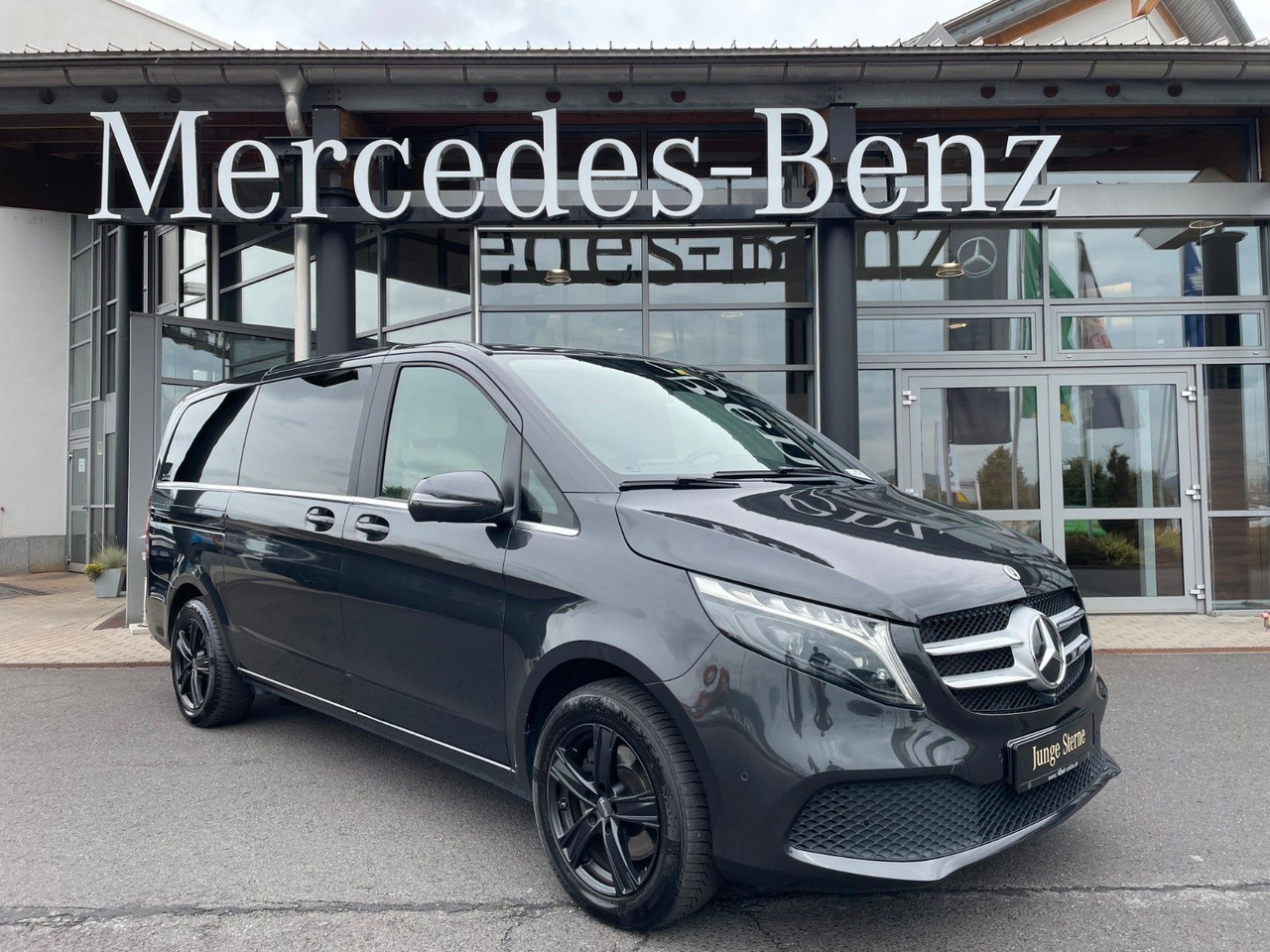 Mercedes-Benz V 300 d AVA ED 4MATIC Sitzklima Burmester 6Sitze - Пасажирський фургон: фото 1 Mercedes-Benz V 300 d AVA ED 4MATIC Sitzklima Burmester 6Sitze - Пасажирський фургон: фото 1