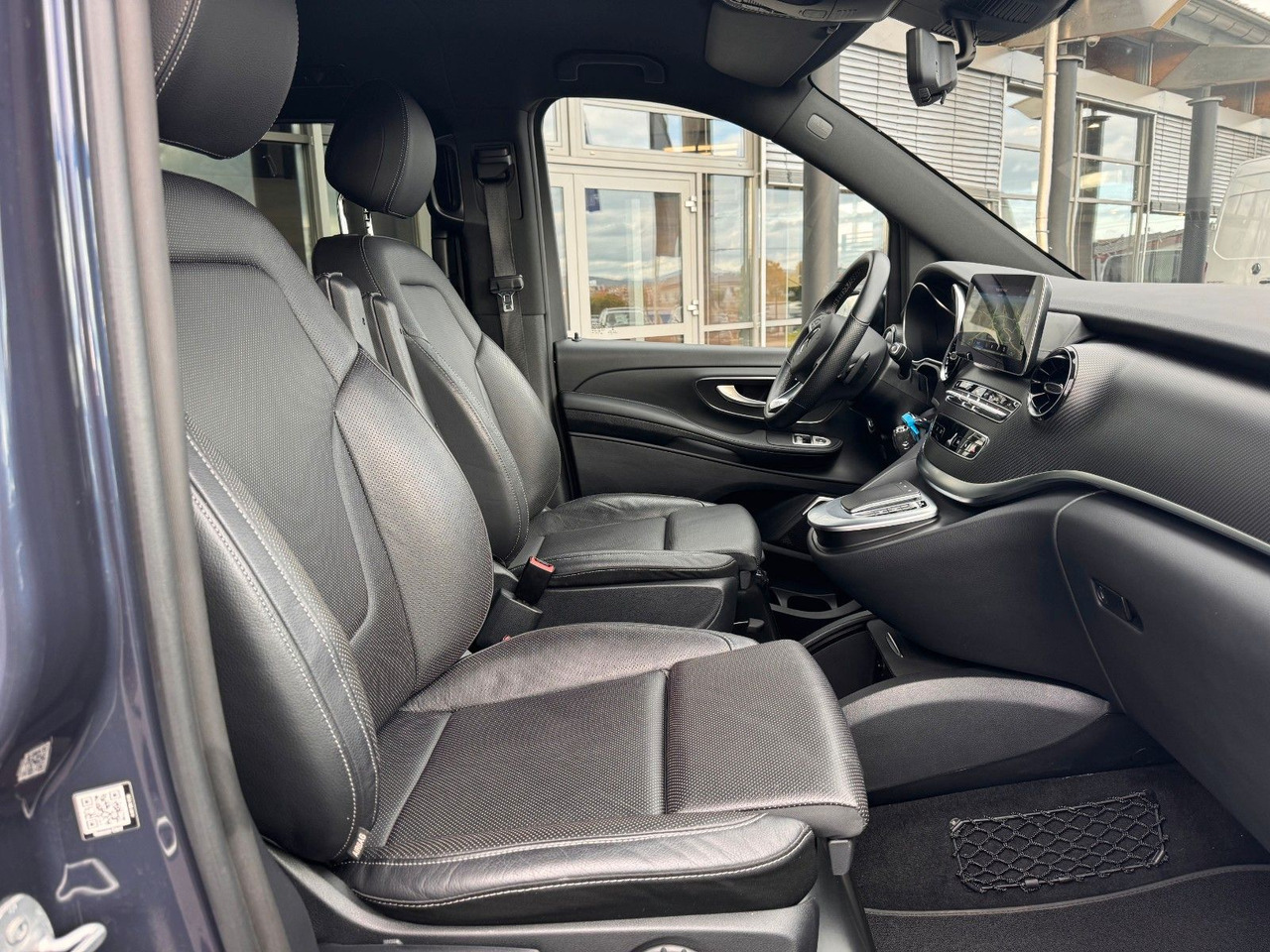 Mercedes-Benz V 300 d AVA ED AMG AHK2,5to DISTRONIC в лізинг Mercedes-Benz V 300 d AVA ED AMG AHK2,5to DISTRONIC: фото 12 Mercedes-Benz V 300 d AVA ED AMG AHK2,5to DISTRONIC в лізинг Mercedes-Benz V 300 d AVA ED AMG AHK2,5to DISTRONIC: фото 12