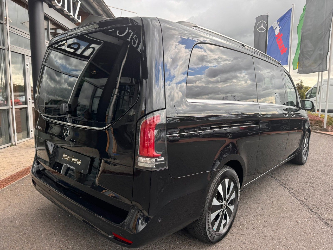 Mercedes-Benz V 300 d AVANTGARDE Extralang 360Kamera Standheiz - Пасажирський фургон: фото 4 Mercedes-Benz V 300 d AVANTGARDE Extralang 360Kamera Standheiz - Пасажирський фургон: фото 4