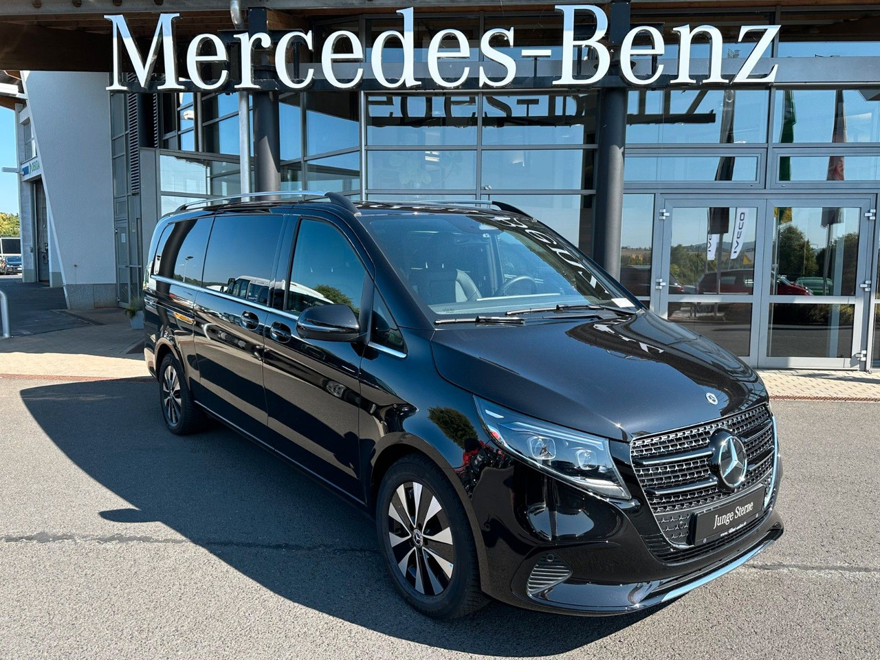 Mercedes-Benz V 300 d AVANTGARDE Extralang 360Kamera Standheiz - Пасажирський фургон: фото 1 Mercedes-Benz V 300 d AVANTGARDE Extralang 360Kamera Standheiz - Пасажирський фургон: фото 1