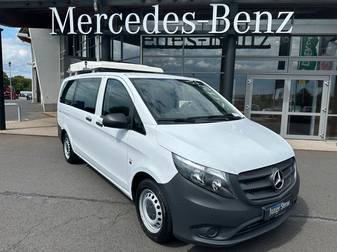 Mercedes-Benz Vito 111 CDI Tourer Begleitfahrzeug BF3+ / WVZ - Пасажирський фургон: фото 2 Mercedes-Benz Vito 111 CDI Tourer Begleitfahrzeug BF3+ / WVZ - Пасажирський фургон: фото 2