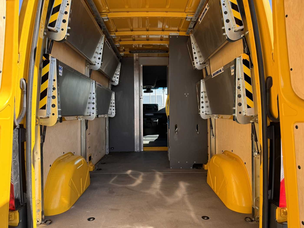 Mercedes-Benz eSprinter 312 KEP-AusbauPaket-Regal Kamera Klima - Суцільнометалевий фургон, Електричний фургон: фото 5 Mercedes-Benz eSprinter 312 KEP-AusbauPaket-Regal Kamera Klima - Суцільнометалевий фургон, Електричний фургон: фото 5
