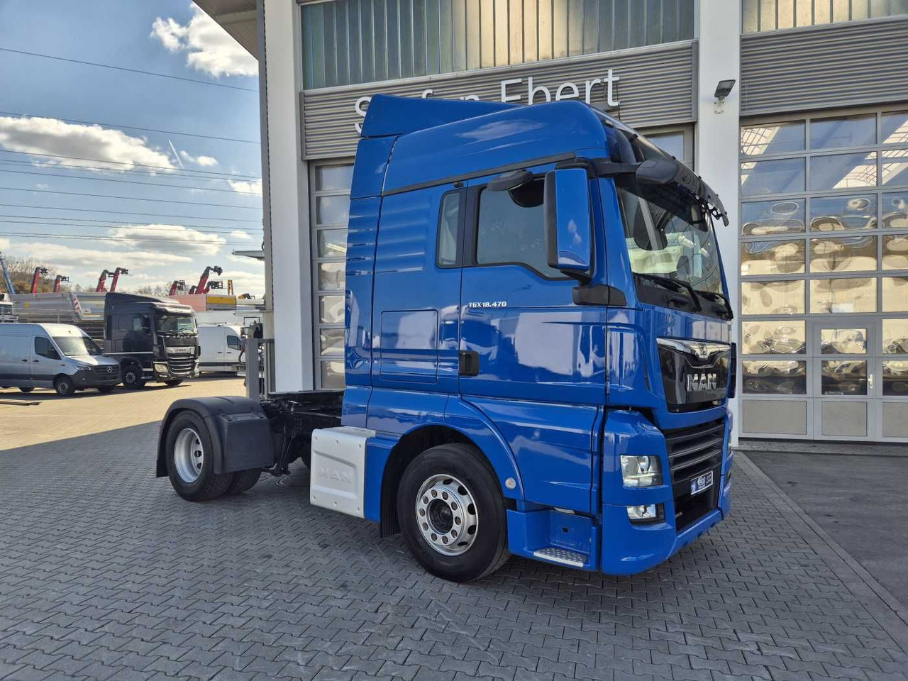 MAN TGX 18.470 4x2 LLS Fahrschule 5 Sitze Intarder - Тягач: фото 4 MAN TGX 18.470 4x2 LLS Fahrschule 5 Sitze Intarder - Тягач: фото 4