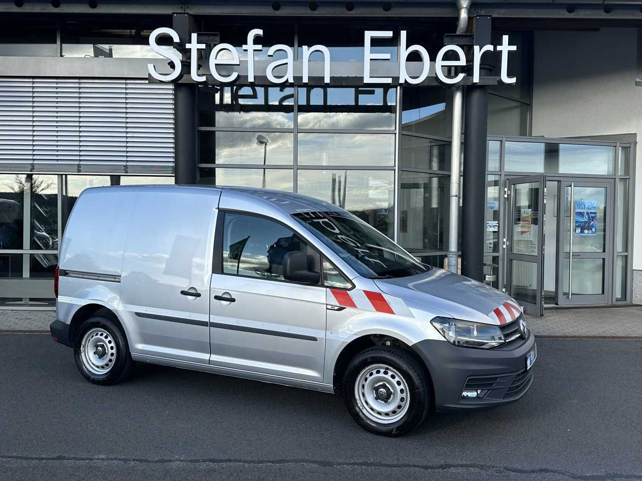 Volkswagen Caddy 1.6 TDI Klima Navi 8Räder Trennwand klappb - Легковий фургон: фото 1 Volkswagen Caddy 1.6 TDI Klima Navi 8Räder Trennwand klappb - Легковий фургон: фото 1