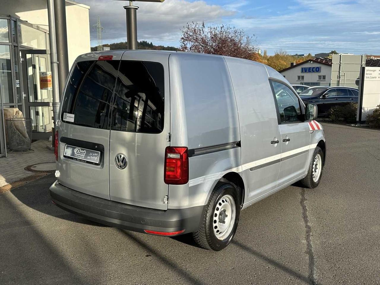 Volkswagen Caddy 1.6 TDI Klima Navi 8Räder Trennwand klappb - Легковий фургон: фото 4 Volkswagen Caddy 1.6 TDI Klima Navi 8Räder Trennwand klappb - Легковий фургон: фото 4