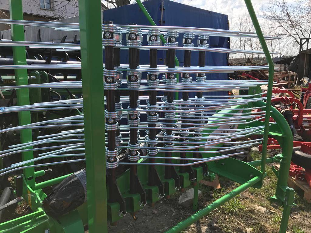 Inter-Tech Rotary Rake ZKT-420, 4.2 m - Сіноворушилка: фото 3 Inter-Tech Rotary Rake ZKT-420, 4.2 m - Сіноворушилка: фото 3