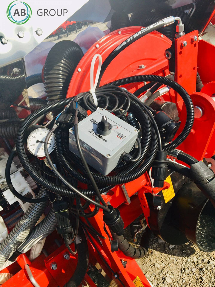 Ozdoken VPKT-DG8 eight-row pneumatic precision seeder with depth fertilization - Сівалка точного висіву: фото 2 Ozdoken VPKT-DG8 eight-row pneumatic precision seeder with depth fertilization - Сівалка точного висіву: фото 2
