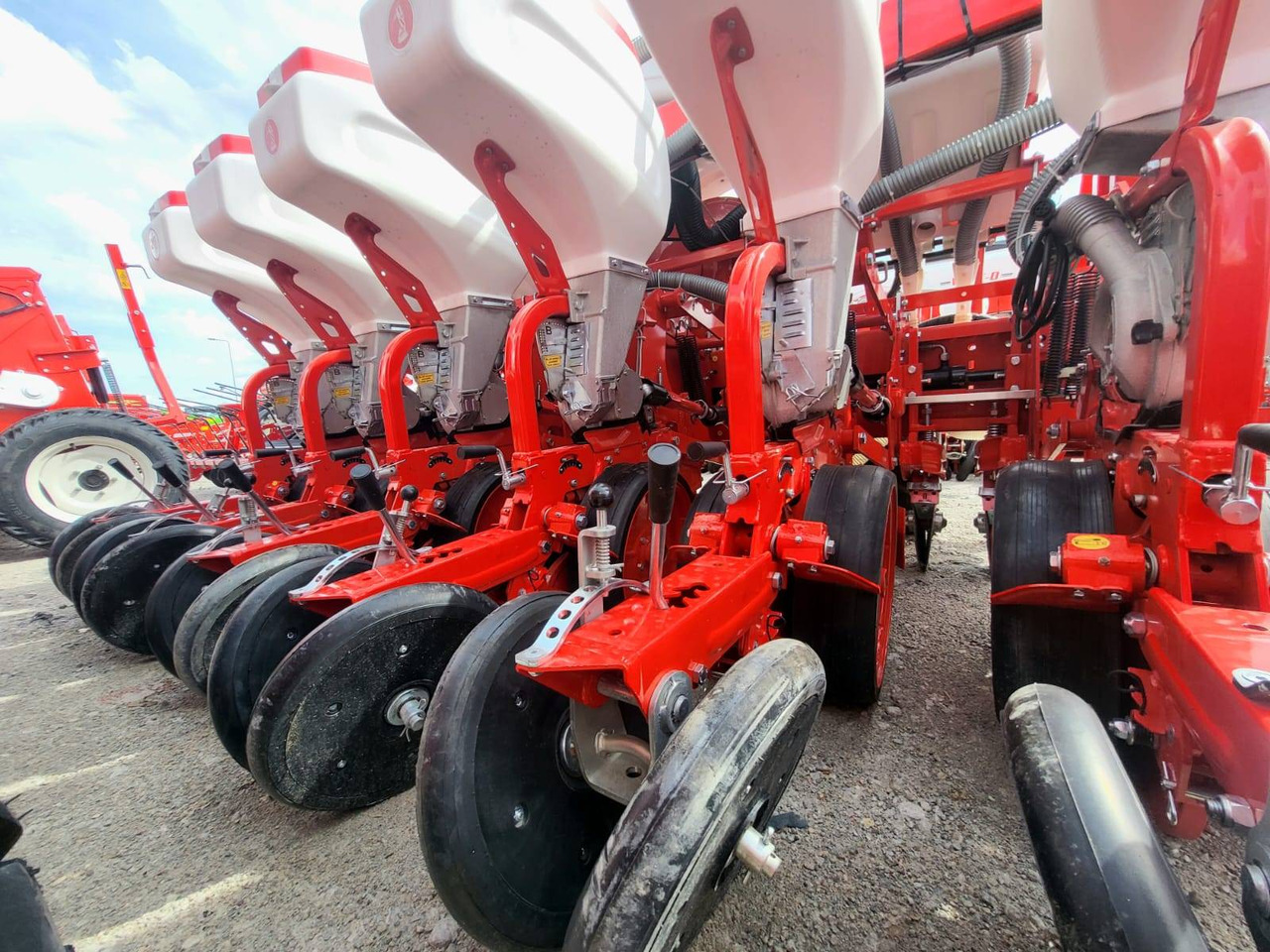 Ozdoken six-row pneumatic precision seeder, VPKT-DG6, PVC fertiliser tank - on stock - Сівалка точного висіву: фото 5 Ozdoken six-row pneumatic precision seeder, VPKT-DG6, PVC fertiliser tank - on stock - Сівалка точного висіву: фото 5