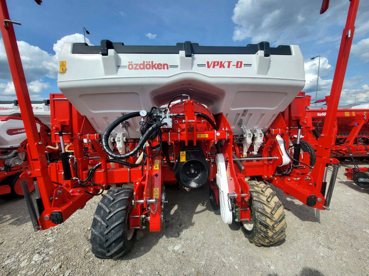 Ozdoken six-row pneumatic precision seeder, VPKT-DG6, PVC fertiliser tank - on stock - Сівалка точного висіву: фото 2 Ozdoken six-row pneumatic precision seeder, VPKT-DG6, PVC fertiliser tank - on stock - Сівалка точного висіву: фото 2