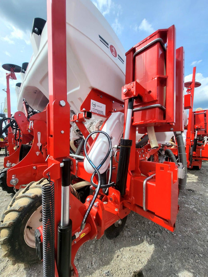 Ozdoken six-row pneumatic precision seeder, VPKT-DG6, PVC fertiliser tank - on stock - Сівалка точного висіву: фото 4 Ozdoken six-row pneumatic precision seeder, VPKT-DG6, PVC fertiliser tank - on stock - Сівалка точного висіву: фото 4