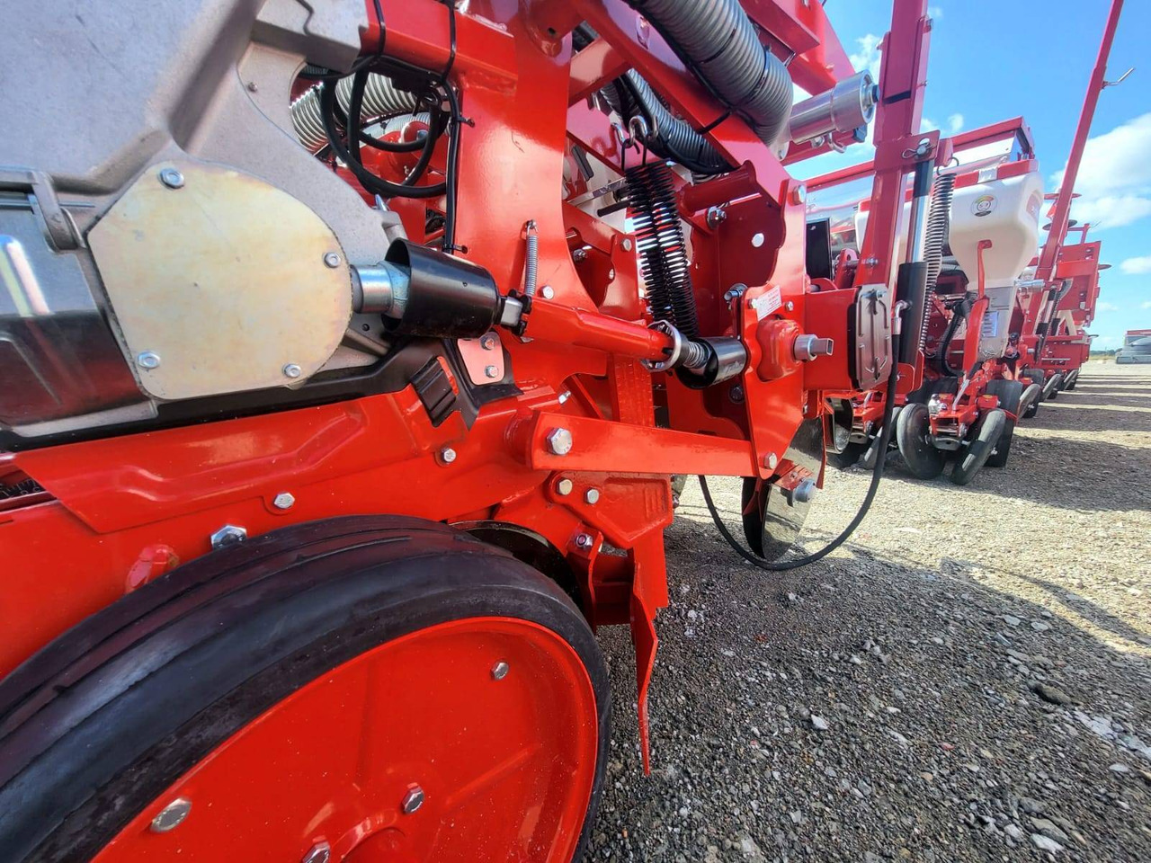 Six-row pneumatic precision seeder with depth fertilization Ozdoken VPKT-DG6 - Сівалка точного висіву: фото 3 Six-row pneumatic precision seeder with depth fertilization Ozdoken VPKT-DG6 - Сівалка точного висіву: фото 3