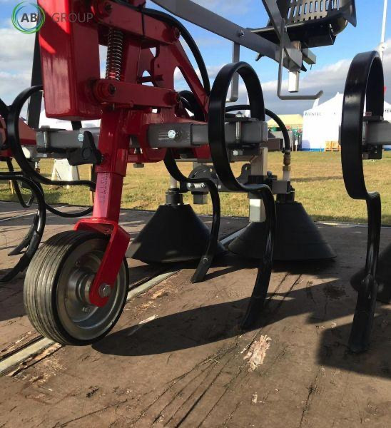 Solan Weeder with sprayer 3 rows/Binador - Культиватор: фото 2 Solan Weeder with sprayer 3 rows/Binador - Культиватор: фото 2