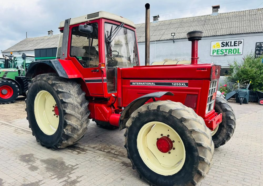 Case IH 1255 XL - Трактор: фото 5 Case IH 1255 XL - Трактор: фото 5