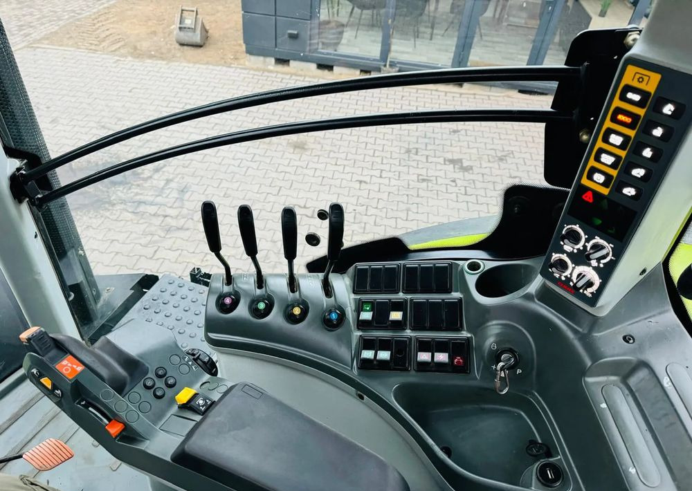 Трактор Claas Axion 850: фото 14