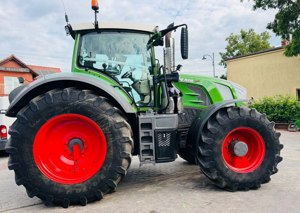 Fendt 828 Vario Profi Plus - Трактор: фото 4 Fendt 828 Vario Profi Plus - Трактор: фото 4